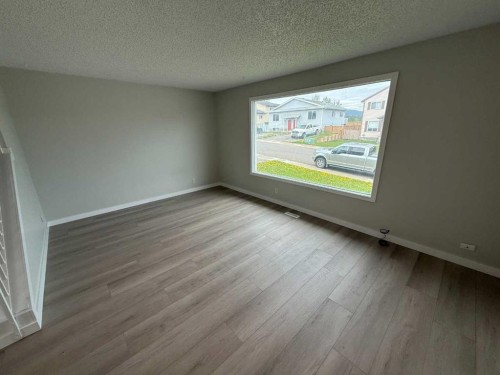 150 Sutherland Avenue, Hinton, AB - Indoor Photo Showing Other Room