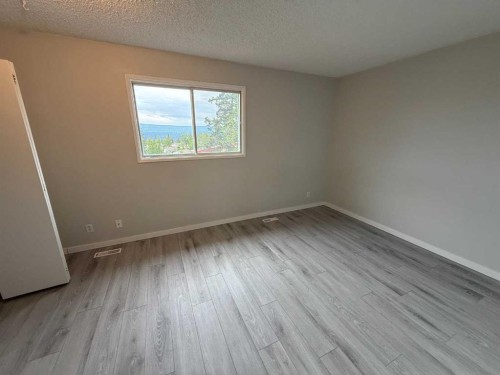 150 Sutherland Avenue, Hinton, AB - Indoor Photo Showing Other Room