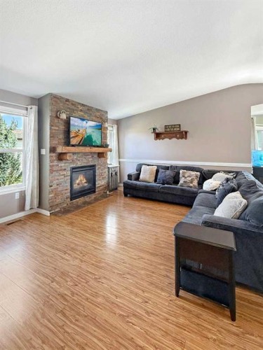 27 Keystone Place, Whitecourt, AB 