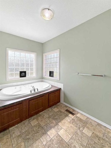 27 Keystone Place, Whitecourt, AB 