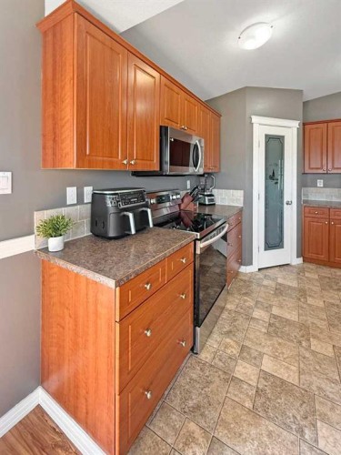 27 Keystone Place, Whitecourt, AB 