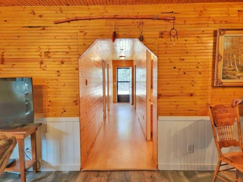 3252 Lake View Drive, Calling Lake, AB - Indoor Photo Showing Other Room
