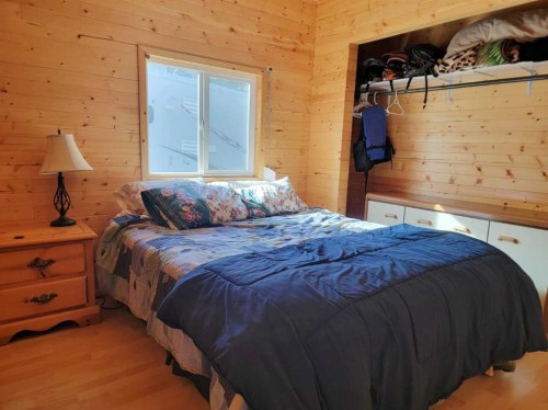 3252 Lake View Drive, Calling Lake, AB - Indoor Photo Showing Bedroom