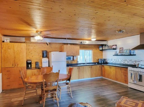 3252 Lake View Drive, Calling Lake, AB - Indoor Photo Showing Kitchen