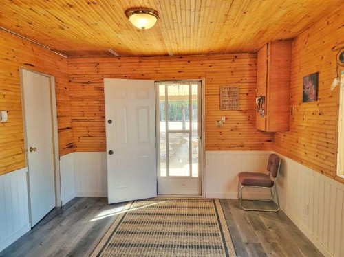 3252 Lake View Drive, Calling Lake, AB - Indoor Photo Showing Other Room