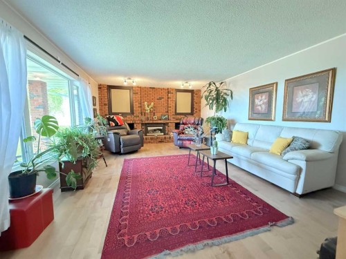 5301 Birch Crescent, Boyle, AB - Indoor Photo Showing Living Room