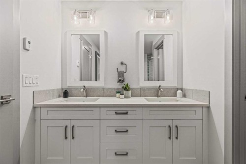 302-1105 Spring Creek Drive, Canmore, AB - Indoor Photo Showing Bathroom
