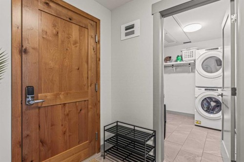 302-1105 Spring Creek Drive, Canmore, AB - Indoor Photo Showing Laundry Room