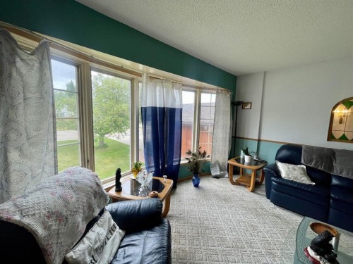 5909 11 Avenue, Edson, AB 