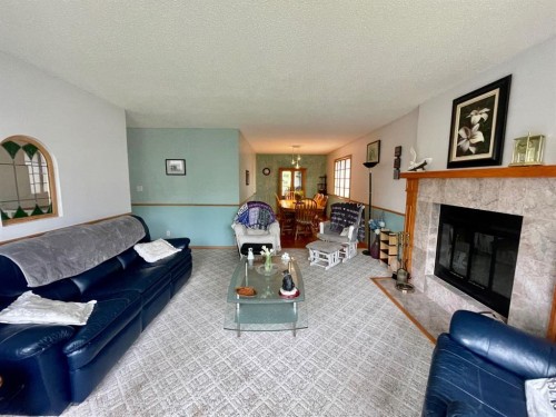 5909 11 Avenue, Edson, AB 