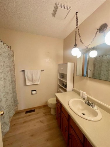 5909 11 Avenue, Edson, AB 
