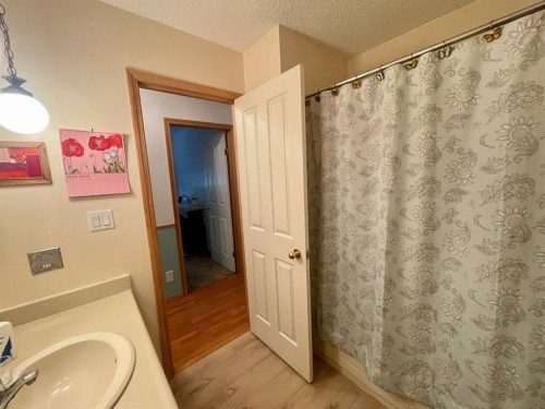 5909 11 Avenue, Edson, AB 