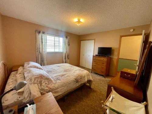 5909 11 Avenue, Edson, AB 