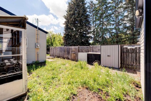 7417 35Th Avenue Nw, Calgary, AB - Outdoor