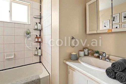 7417 35Th Avenue Nw, Calgary, AB - Indoor Photo Showing Bathroom
