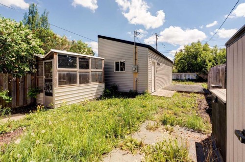 7417 35Th Avenue Nw, Calgary, AB - Outdoor With Exterior