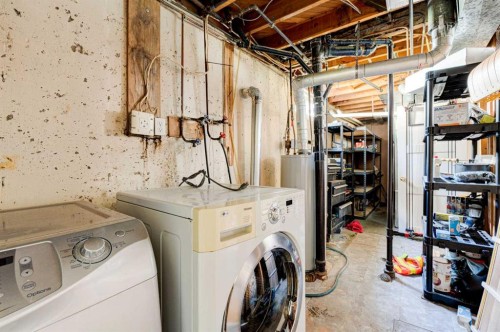 7417 35Th Avenue Nw, Calgary, AB - Indoor Photo Showing Laundry Room