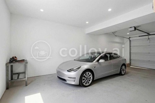 7417 35Th Avenue Nw, Calgary, AB - Indoor Photo Showing Garage