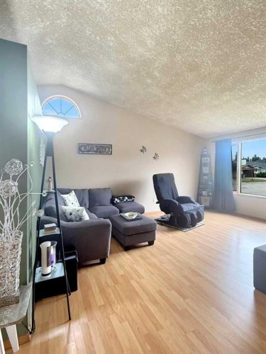 61 Blueberry Dive, Whitecourt, AB 