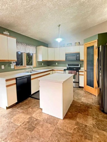 61 Blueberry Dive, Whitecourt, AB 