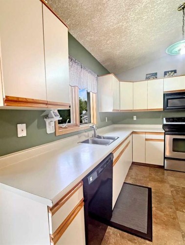61 Blueberry Dive, Whitecourt, AB 