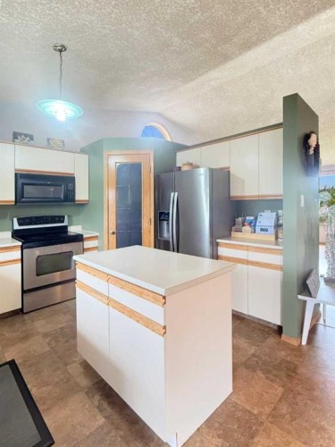 61 Blueberry Dive, Whitecourt, AB 