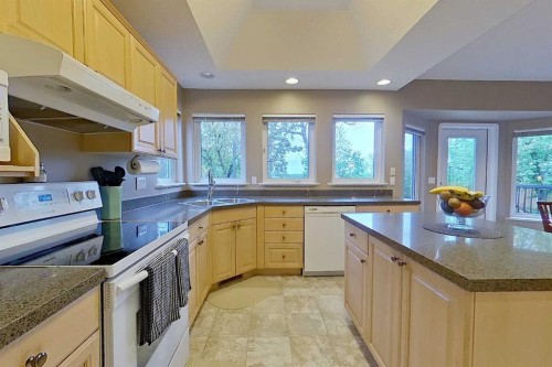 2904 45 Avenue, Athabasca, AB - Indoor Photo Showing Kitchen With Double Sink