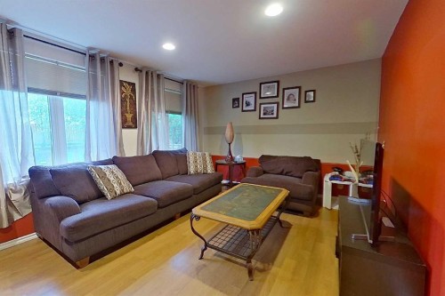 2904 45 Avenue, Athabasca, AB - Indoor Photo Showing Living Room
