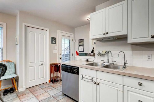 8-125 Cave Avenue, Banff, AB 