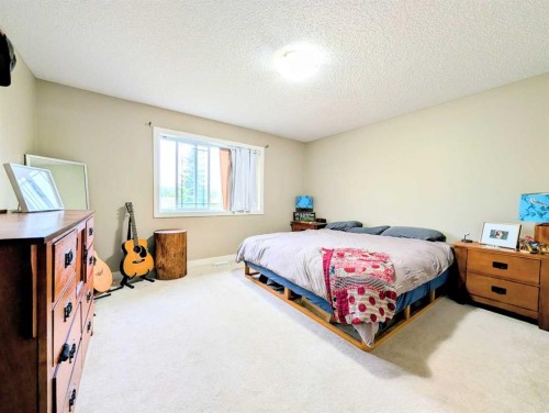 1100 10 Avenue Se, Slave Lake, AB - Indoor Photo Showing Bedroom