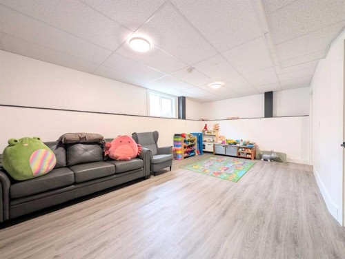 1100 10 Avenue Se, Slave Lake, AB - Indoor
