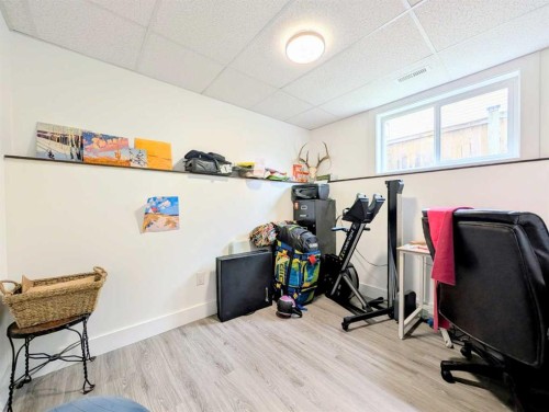 1100 10 Avenue Se, Slave Lake, AB - Indoor Photo Showing Gym Room