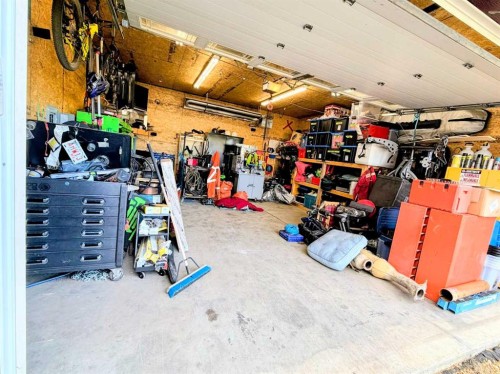 1100 10 Avenue Se, Slave Lake, AB - Indoor Photo Showing Garage