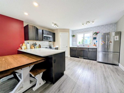 1100 10 Avenue Se, Slave Lake, AB - Indoor Photo Showing Kitchen