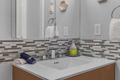 321-107 Montane Road, Canmore, AB - Indoor Photo Showing Kitchen