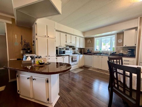 19 Sunset Crescent, Swan Hills, AB - Indoor Photo Showing Kitchen