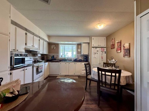 19 Sunset Crescent, Swan Hills, AB - Indoor Photo Showing Kitchen