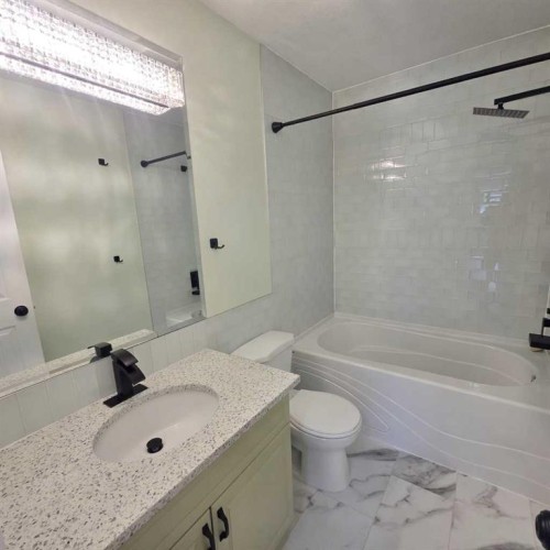 5108 18 Avenue, Edson, AB - Indoor Photo Showing Bathroom