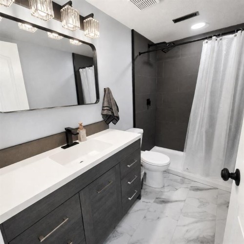 5108 18 Avenue, Edson, AB - Indoor Photo Showing Bathroom