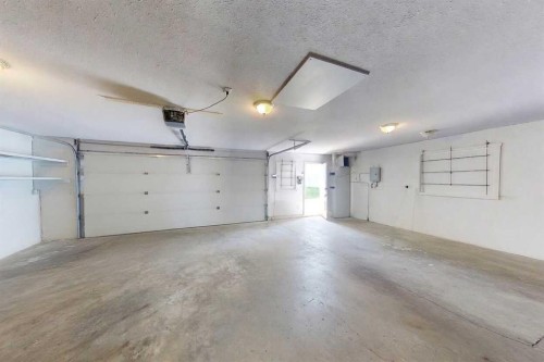 5108 18 Avenue, Edson, AB - Indoor Photo Showing Garage