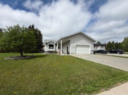 1814 48 Street Edson, AB T7E 1G5