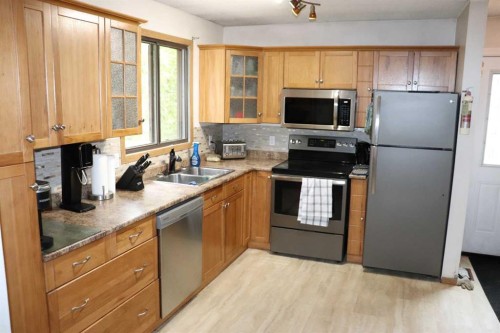 11117 Township Road 534, Rural Yellowhead County, AB - Indoor Photo Showing Kitchen With Double Sink