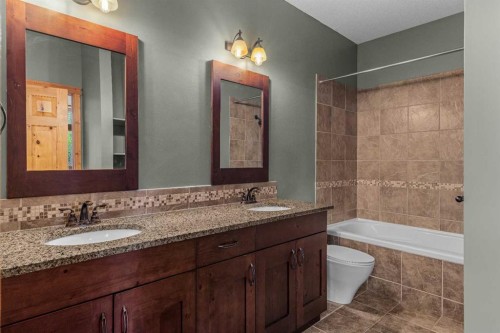 202-75 Dyrgas Gate, Canmore, AB - Indoor Photo Showing Bathroom