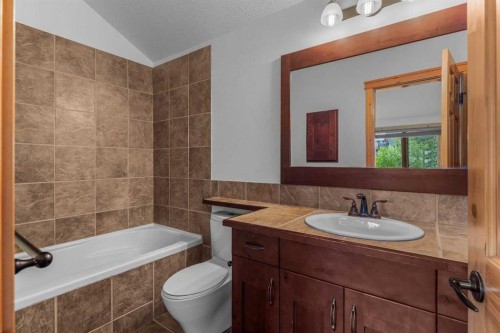 202-75 Dyrgas Gate, Canmore, AB - Indoor Photo Showing Bathroom