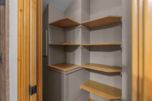 202-75 Dyrgas Gate, Canmore, AB - Indoor With Storage