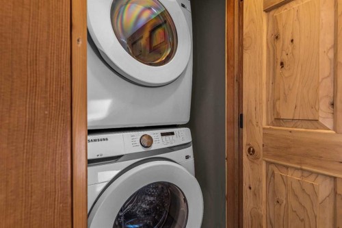 202-75 Dyrgas Gate, Canmore, AB - Indoor Photo Showing Laundry Room