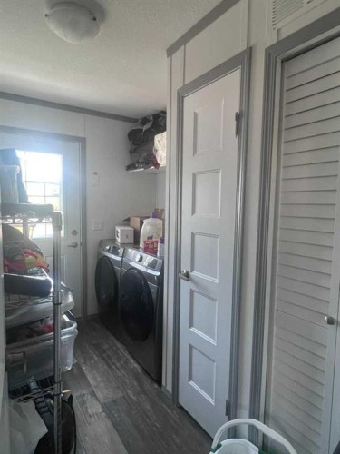 1035 Lodgepole Street, Jasper, AB - Indoor Photo Showing Laundry Room