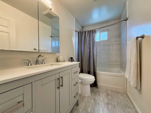 1109 56 Street, Edson, AB - Indoor Photo Showing Bathroom