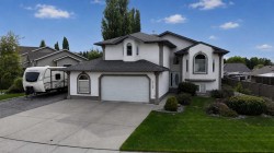 6123 11 Avenue Edson, AB T7E 1Y8