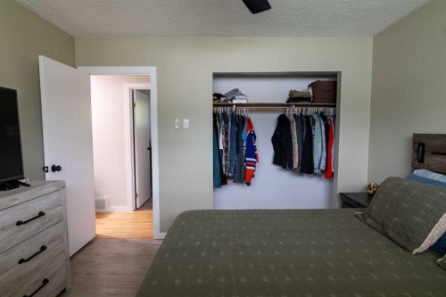 5320 12 Avenue, Edson, AB - Indoor Photo Showing Bedroom